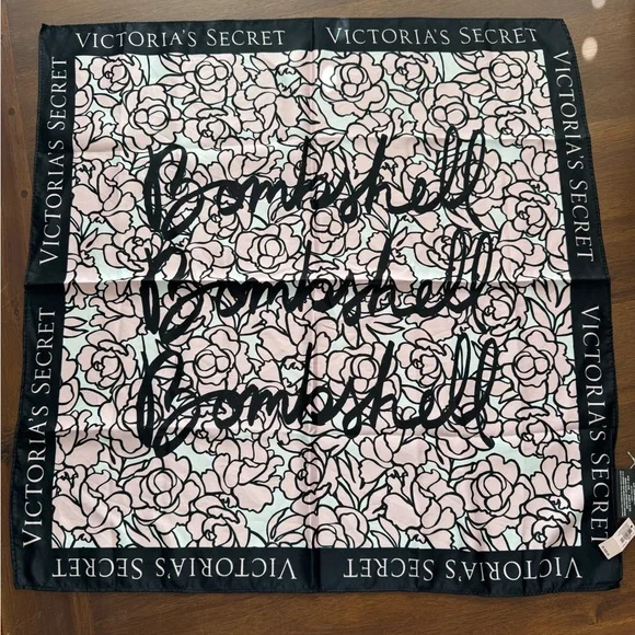 Victoria’s Secret NWT Packable Tote & Floral “Bombshell” Scarf - Picture 9 of 11